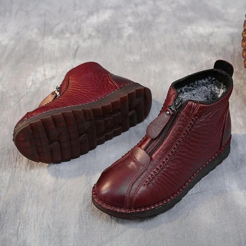 Non-slip ankle boots in synthetic leather: elegance and safety for everyday use