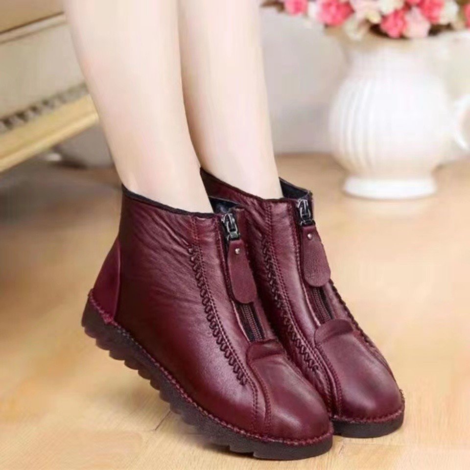 Non-slip ankle boots in synthetic leather: elegance and safety for everyday use