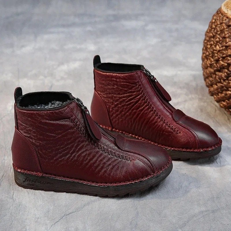Non-slip ankle boots in synthetic leather: elegance and safety for everyday use